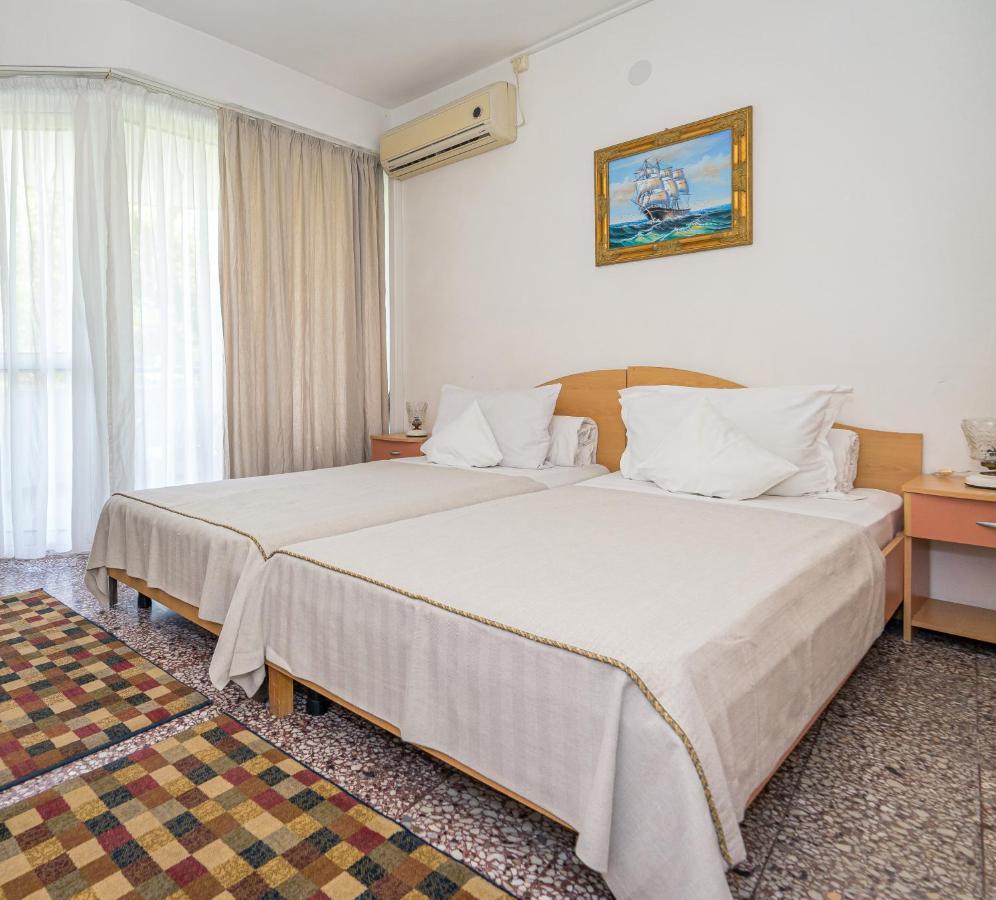 Hotel Raluca Venus Exterior foto